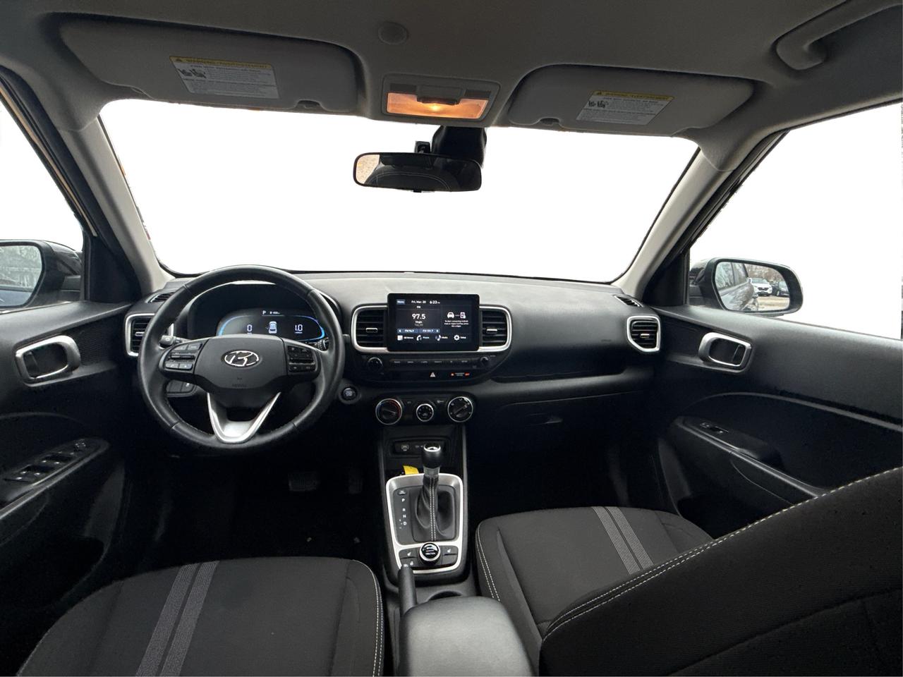 2024 Hyundai Venue POWER & HEATED SEATS LOW KMS WE FINANCE ALL CREDIT Photo