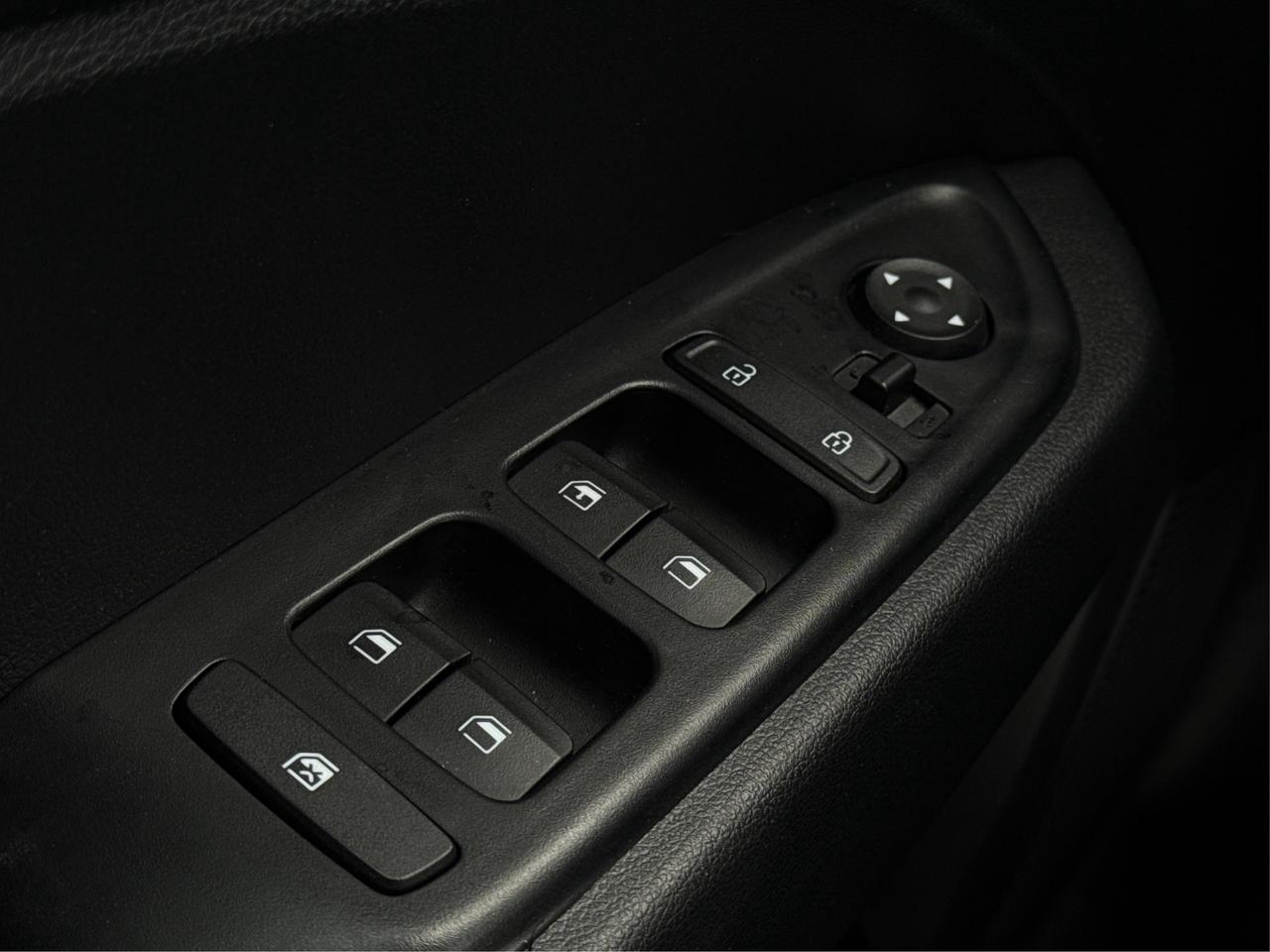 2024 Hyundai Venue POWER & HEATED SEATS LOW KMS WE FINANCE ALL CREDIT Photo