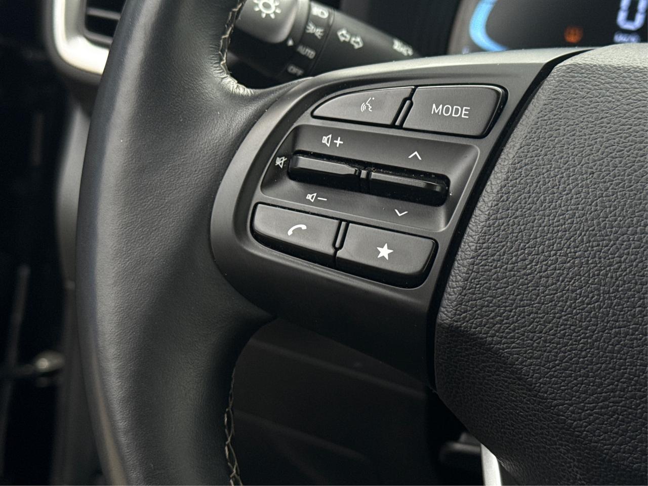 2024 Hyundai Venue POWER & HEATED SEATS LOW KMS WE FINANCE ALL CREDIT Photo