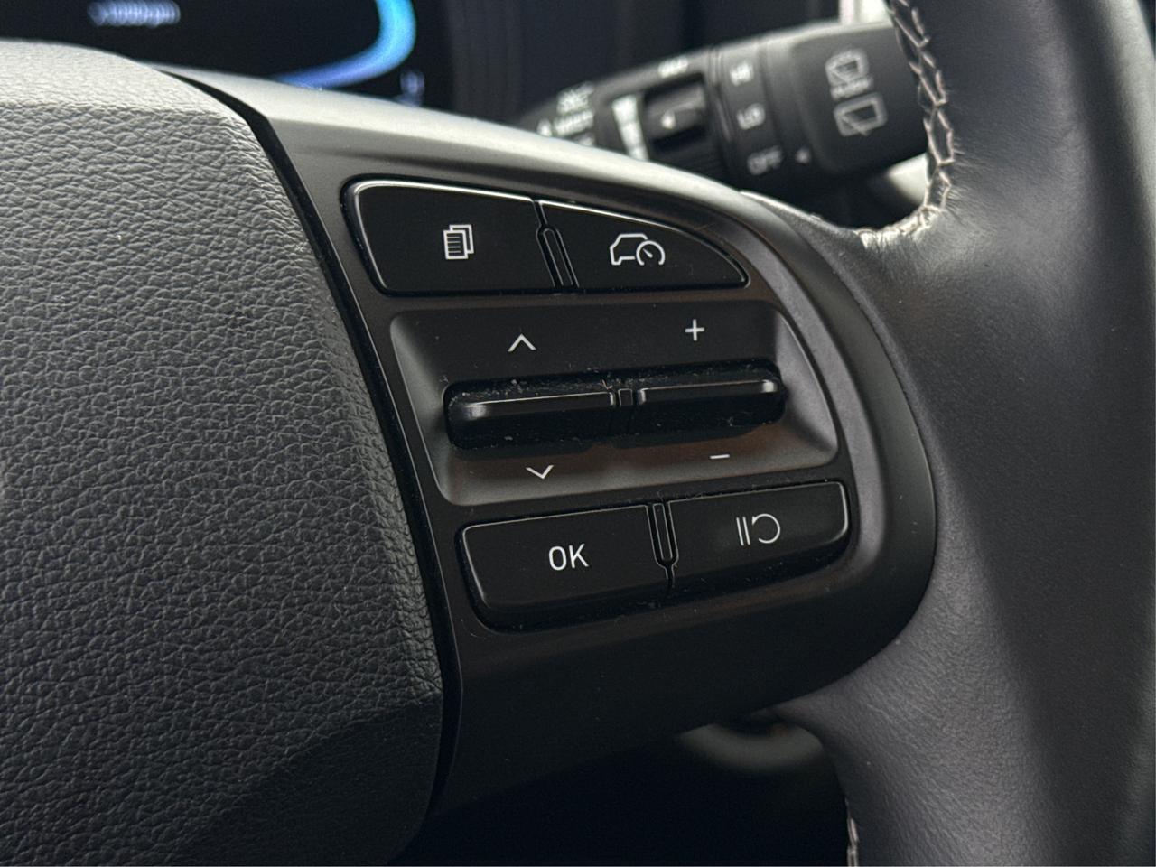 2024 Hyundai Venue POWER & HEATED SEATS LOW KMS WE FINANCE ALL CREDIT Photo