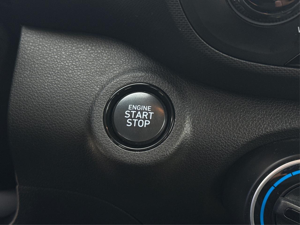 2024 Hyundai Venue POWER & HEATED SEATS LOW KMS WE FINANCE ALL CREDIT Photo