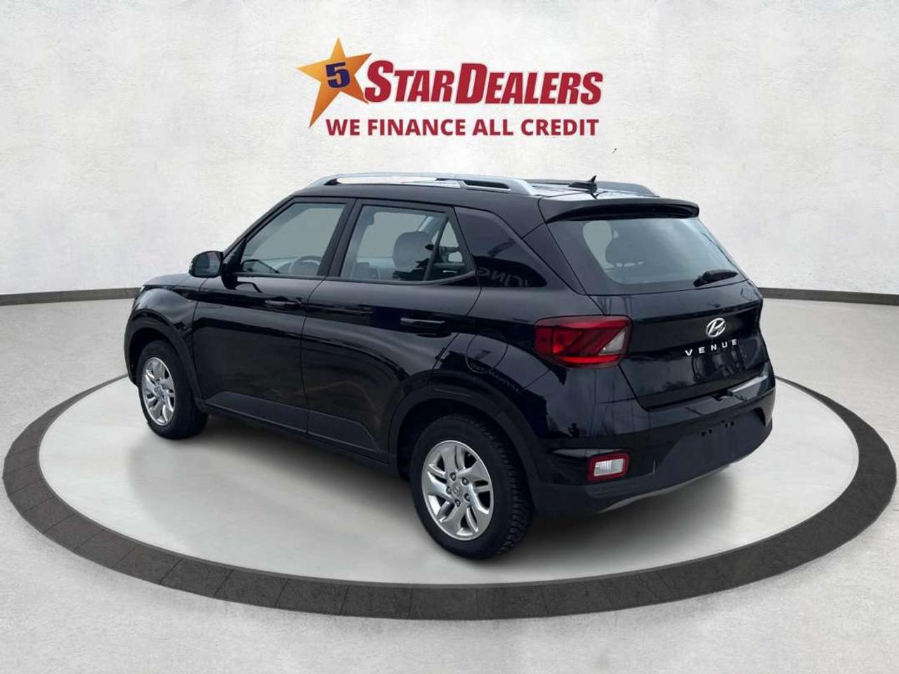 2024 Hyundai Venue POWER & HEATED SEATS LOW KMS WE FINANCE ALL CREDIT Photo4