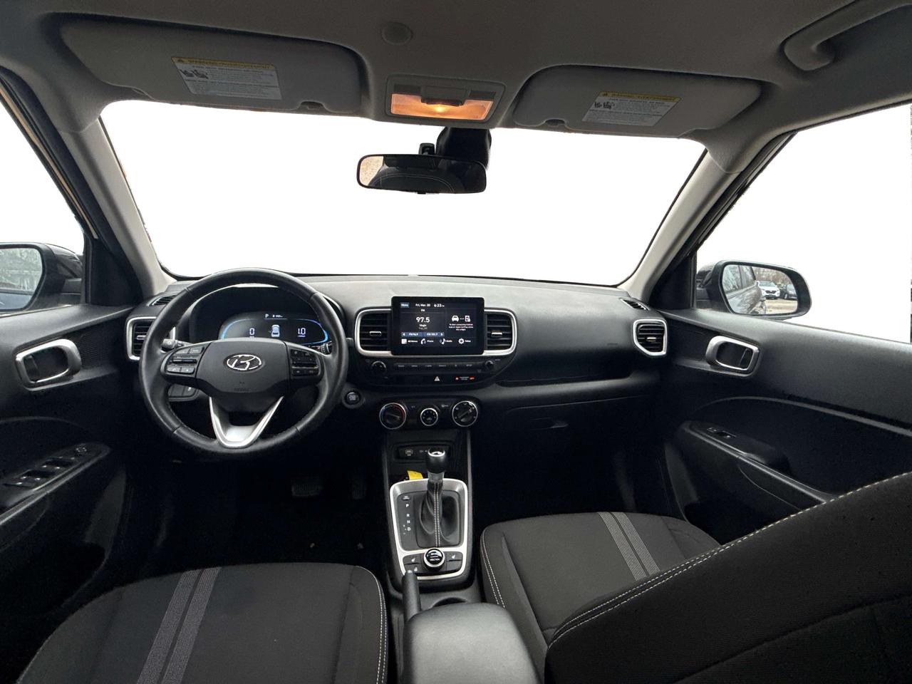 2024 Hyundai Venue POWER & HEATED SEATS LOW KMS WE FINANCE ALL CREDIT Photo