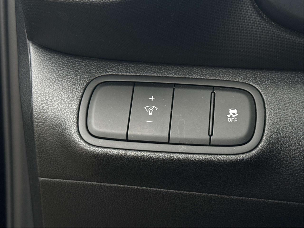 2024 Hyundai Venue POWER & HEATED SEATS LOW KMS WE FINANCE ALL CREDIT Photo