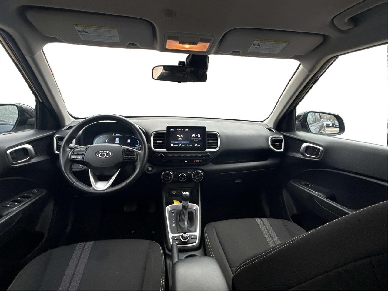 2024 Hyundai Venue POWER & HEATED SEATS LOW KMS WE FINANCE ALL CREDIT Photo