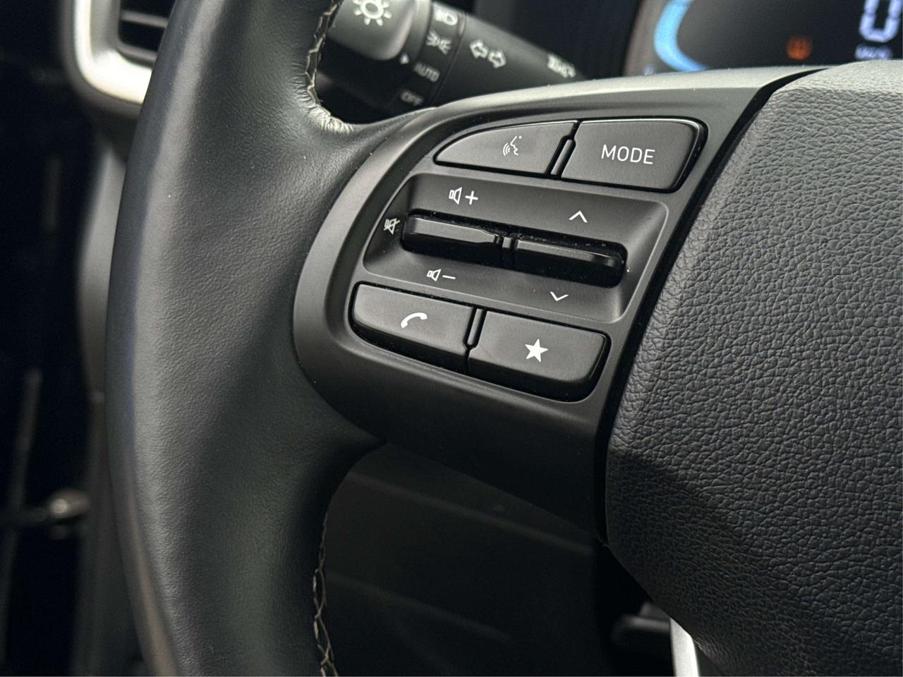2024 Hyundai Venue POWER & HEATED SEATS LOW KMS WE FINANCE ALL CREDIT Photo