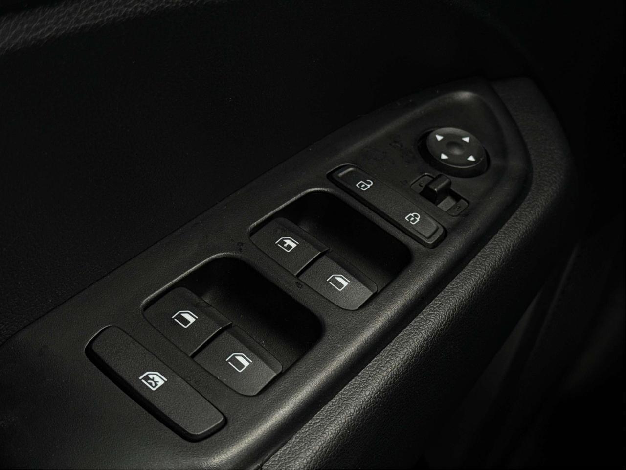 2024 Hyundai Venue POWER & HEATED SEATS LOW KMS WE FINANCE ALL CREDIT Photo