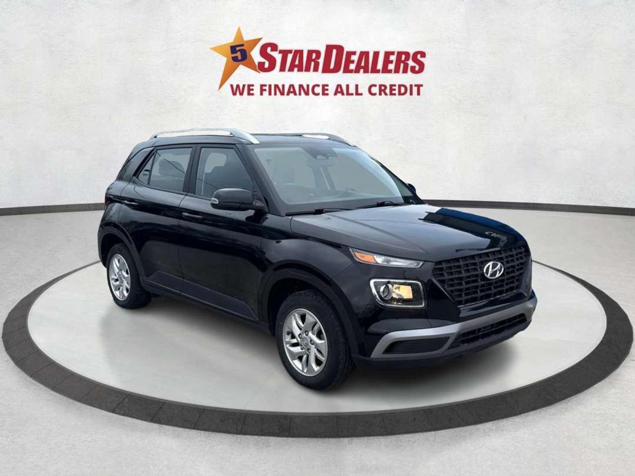 2024 Hyundai Venue POWER & HEATED SEATS LOW KMS WE FINANCE ALL CREDIT Photo0