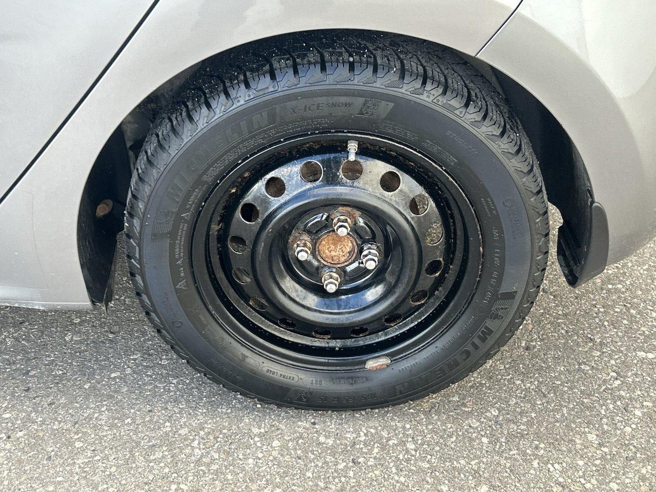 2023 Kia Rio5 LX+ Winter Tire Package Heated Seats Low KM Photo