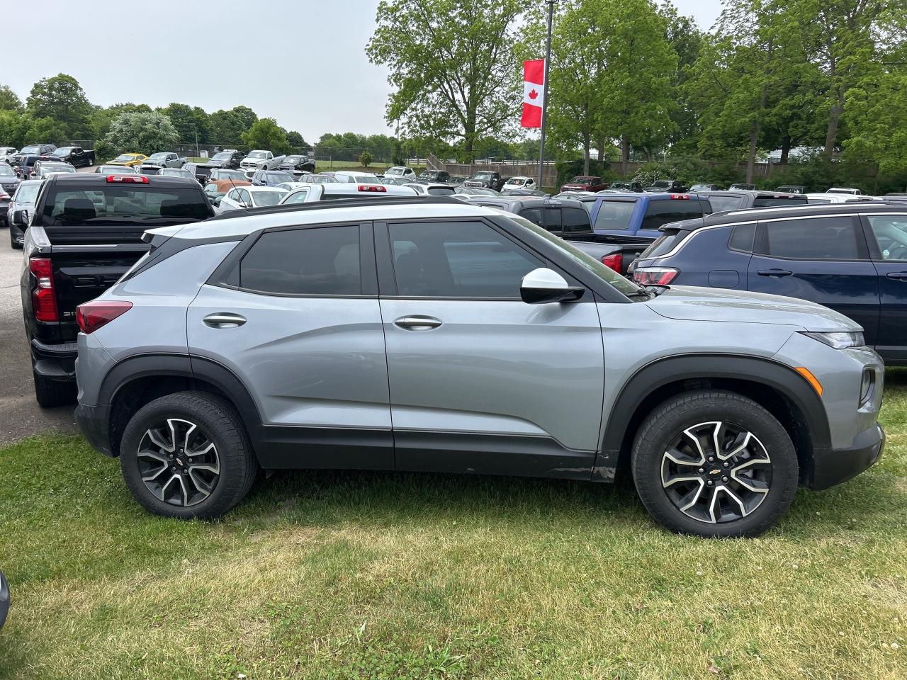 2023 Chevrolet TrailBlazer ACTIV, SUNROOF, REMOTE START, CLEAN CARFAX, AWD! Photo4