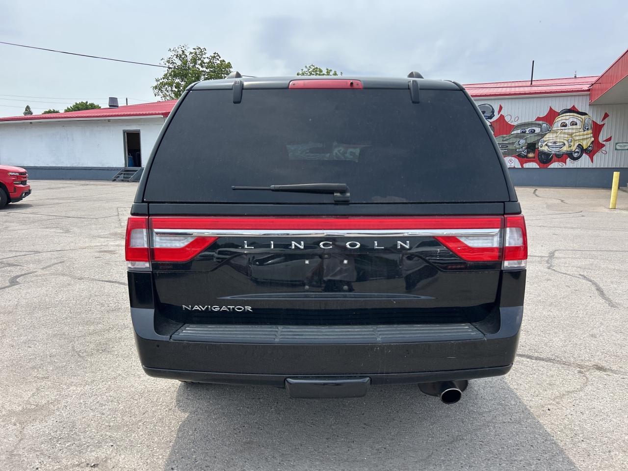 2017 Lincoln Navigator SELECT, 7 PASSENGER, REMOTE START, LEATHER! Photo