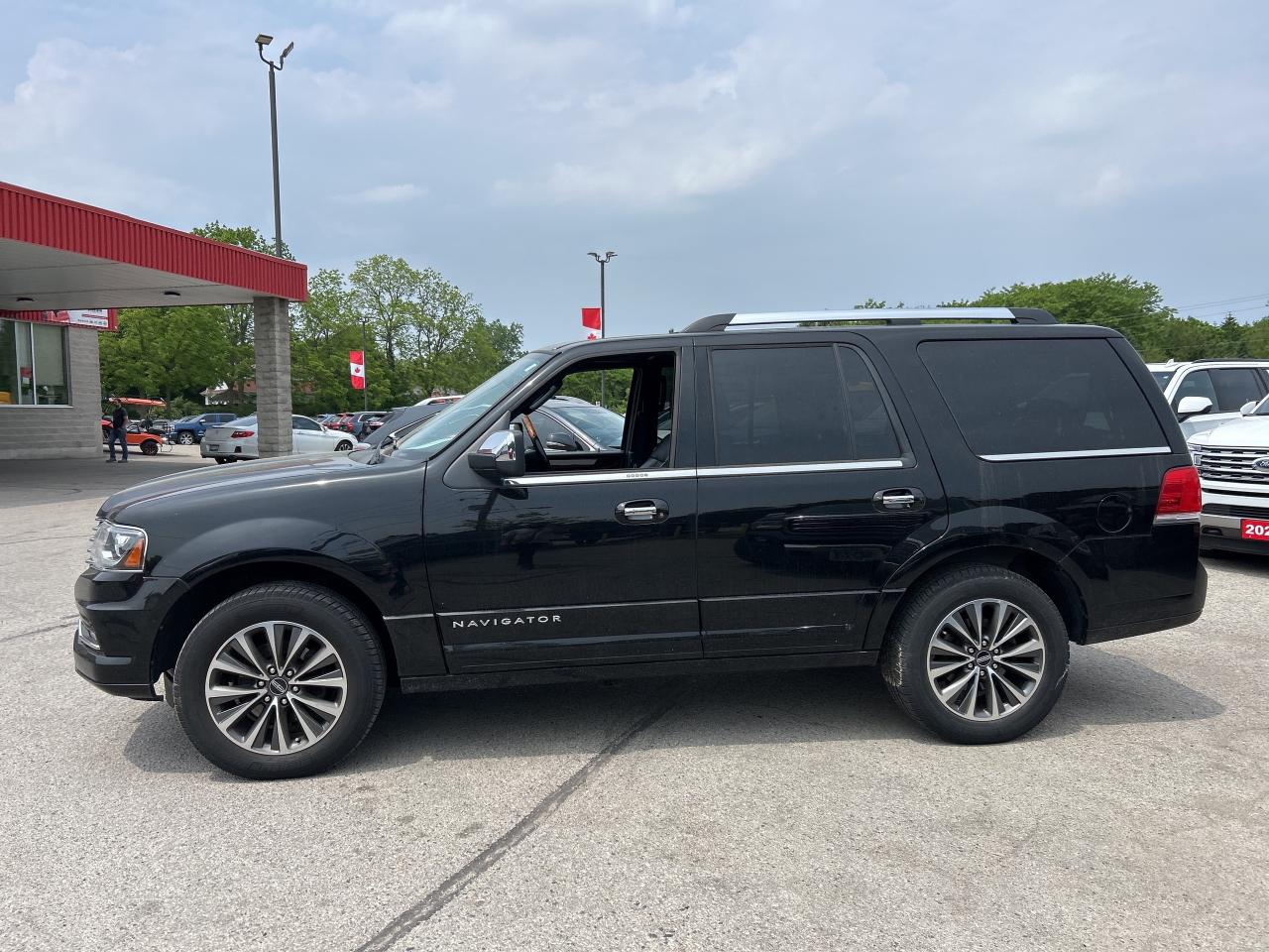 2017 Lincoln Navigator SELECT, 7 PASSENGER, REMOTE START, LEATHER! Photo