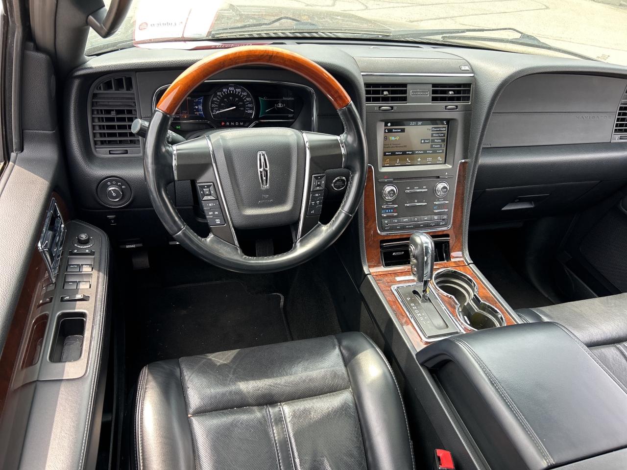 2017 Lincoln Navigator SELECT, 7 PASSENGER, REMOTE START, LEATHER! Photo