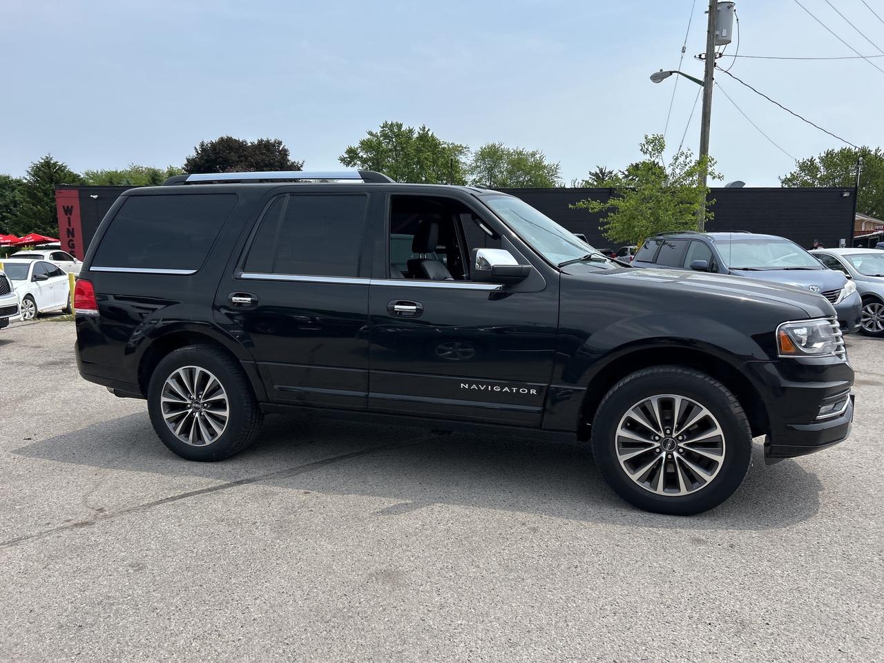 2017 Lincoln Navigator SELECT, 7 PASSENGER, REMOTE START, LEATHER! Photo4