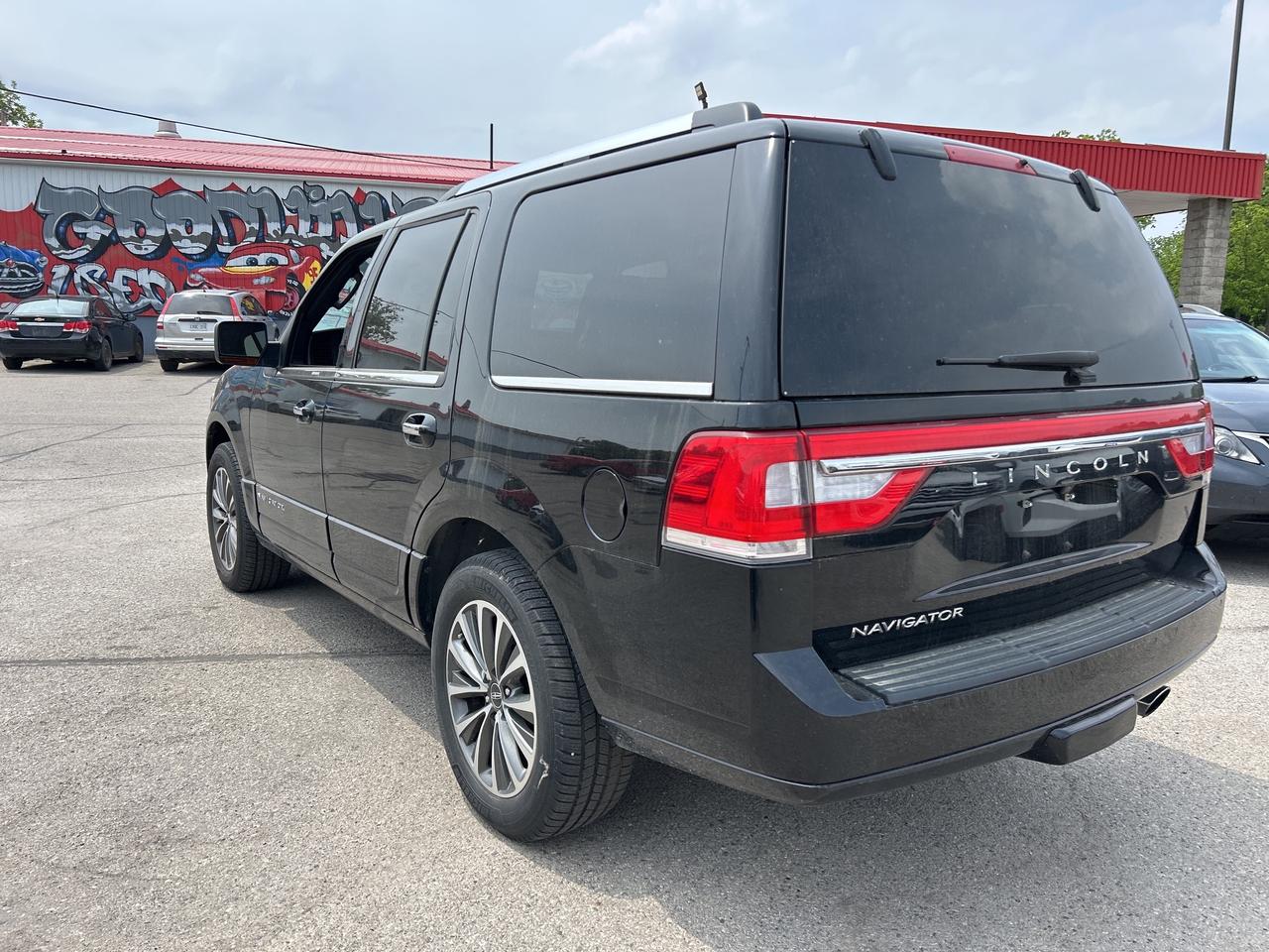 2017 Lincoln Navigator SELECT, 7 PASSENGER, REMOTE START, LEATHER! Photo