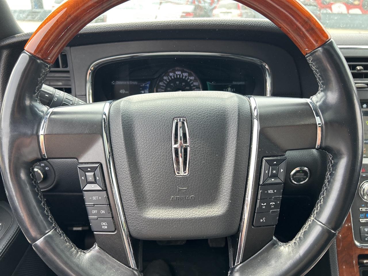 2017 Lincoln Navigator SELECT, 7 PASSENGER, REMOTE START, LEATHER! Photo