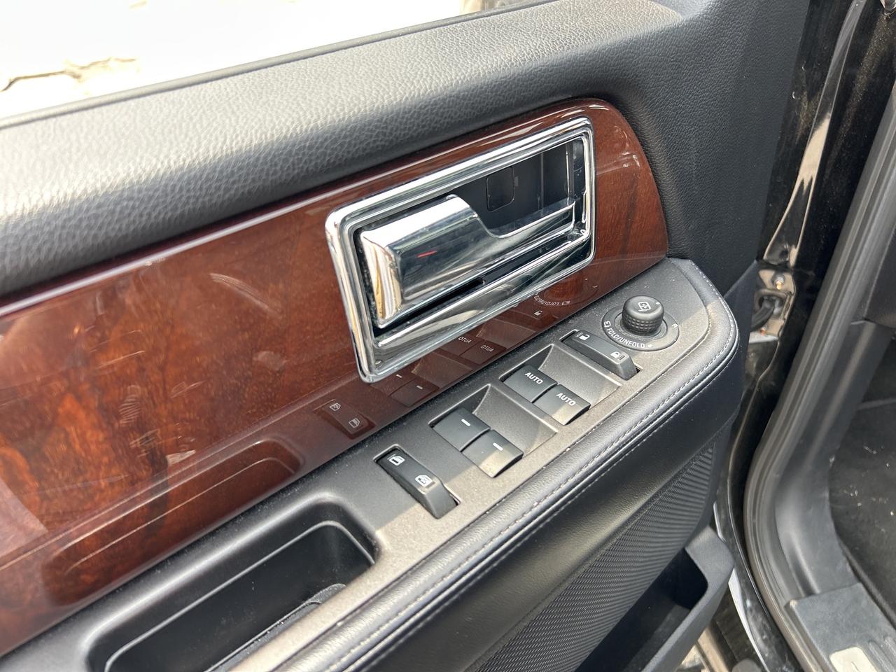 2017 Lincoln Navigator SELECT, 7 PASSENGER, REMOTE START, LEATHER! Photo