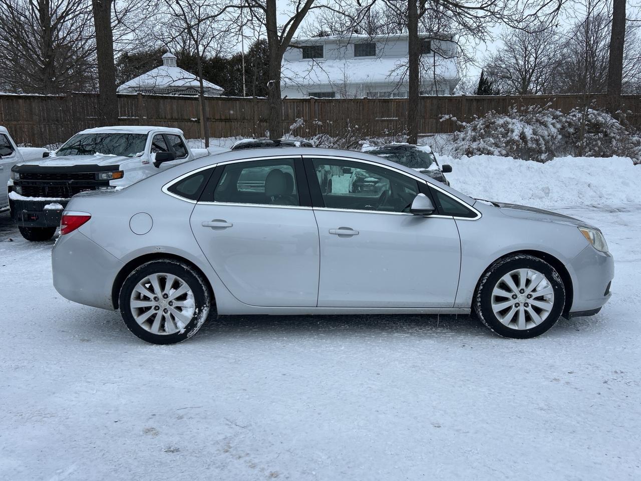 2016 Buick Verano REMOTE START, BACK UP CAMERA, LEATHER! Photo3