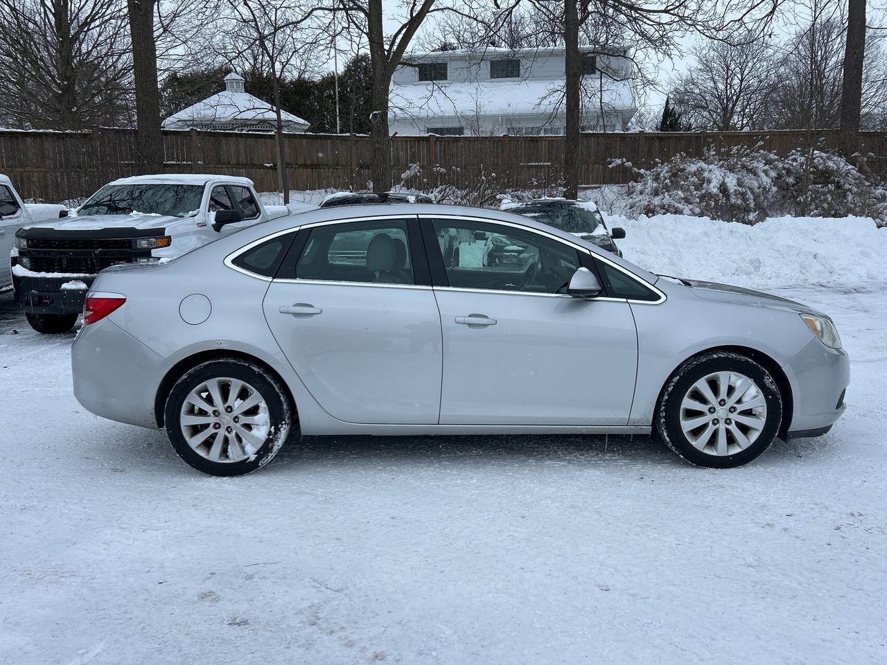 2016 Buick Verano REMOTE START, BACK UP CAMERA, LEATHER! Photo3