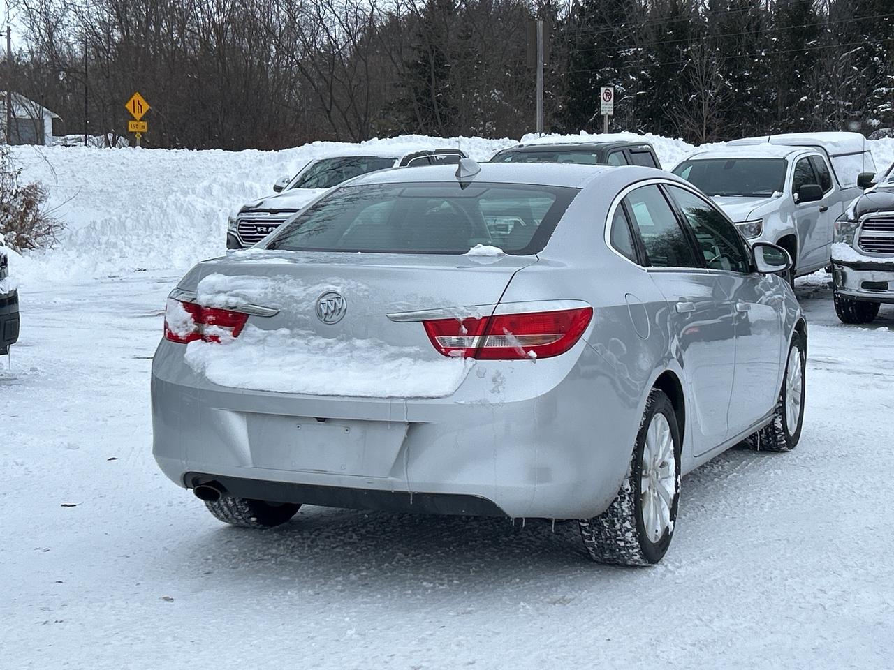 2016 Buick Verano REMOTE START, BACK UP CAMERA, LEATHER! Photo