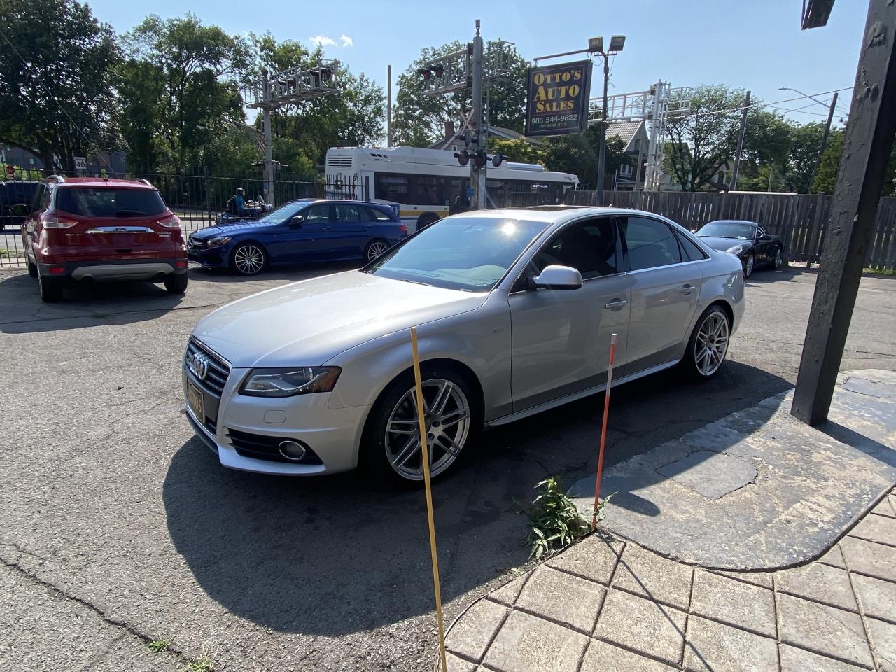 2010 Audi A4 4dr Sdn Auto quattro 2.0T Premium Photo