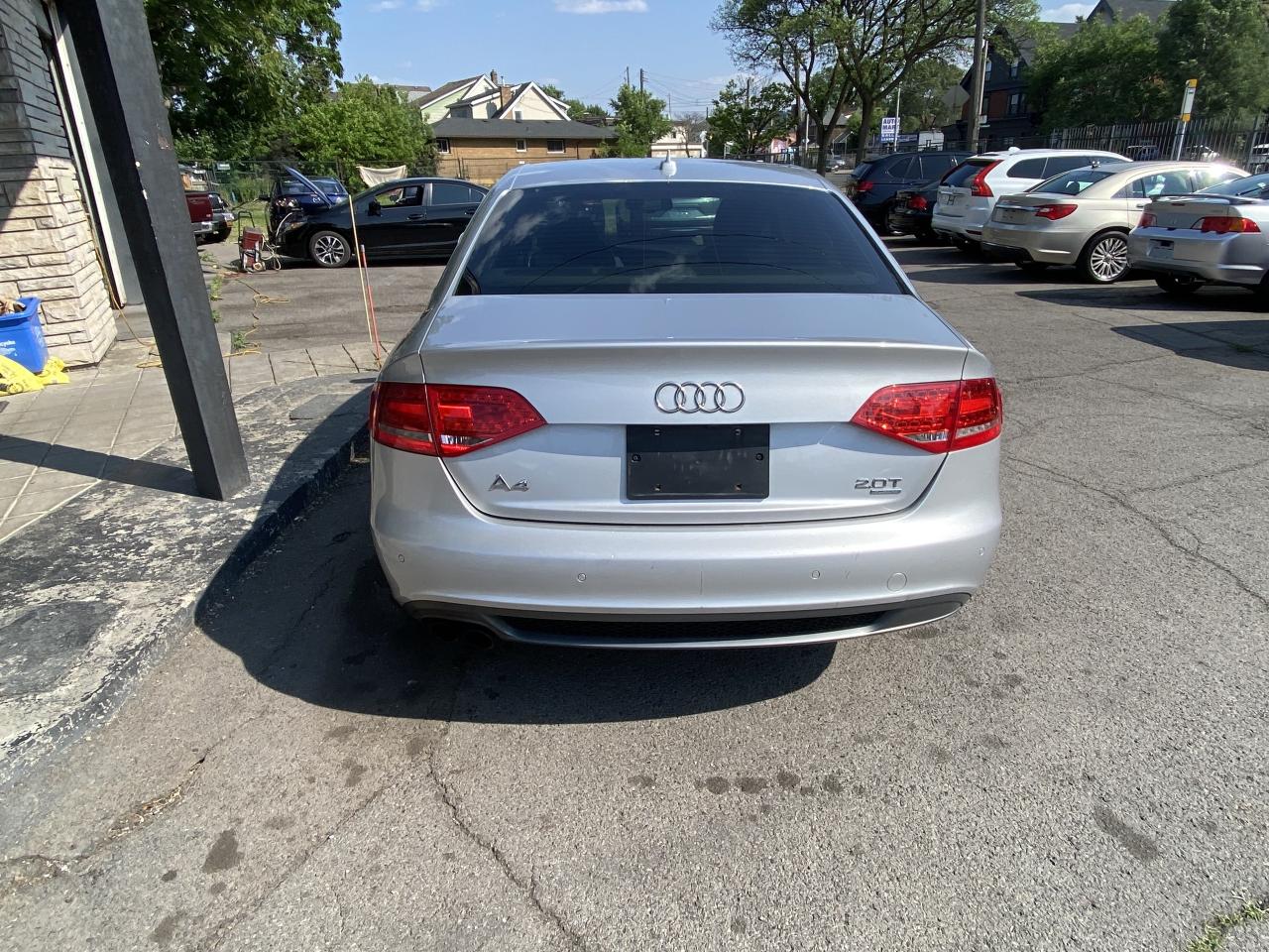 2010 Audi A4 4dr Sdn Auto quattro 2.0T Premium Photo3