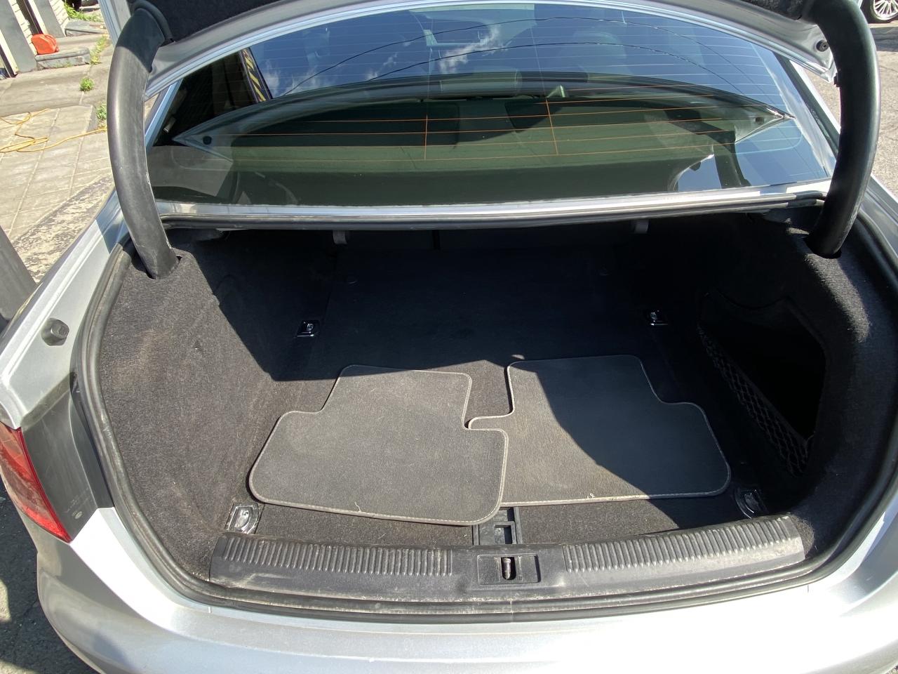 2010 Audi A4 4dr Sdn Auto quattro 2.0T Premium Photo