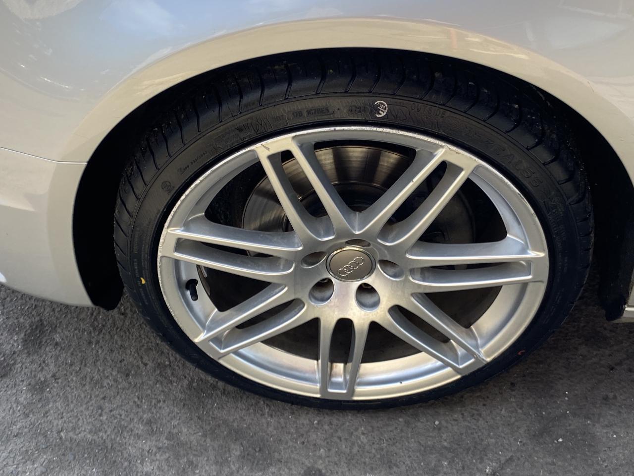 2010 Audi A4 4dr Sdn Auto quattro 2.0T Premium Photo