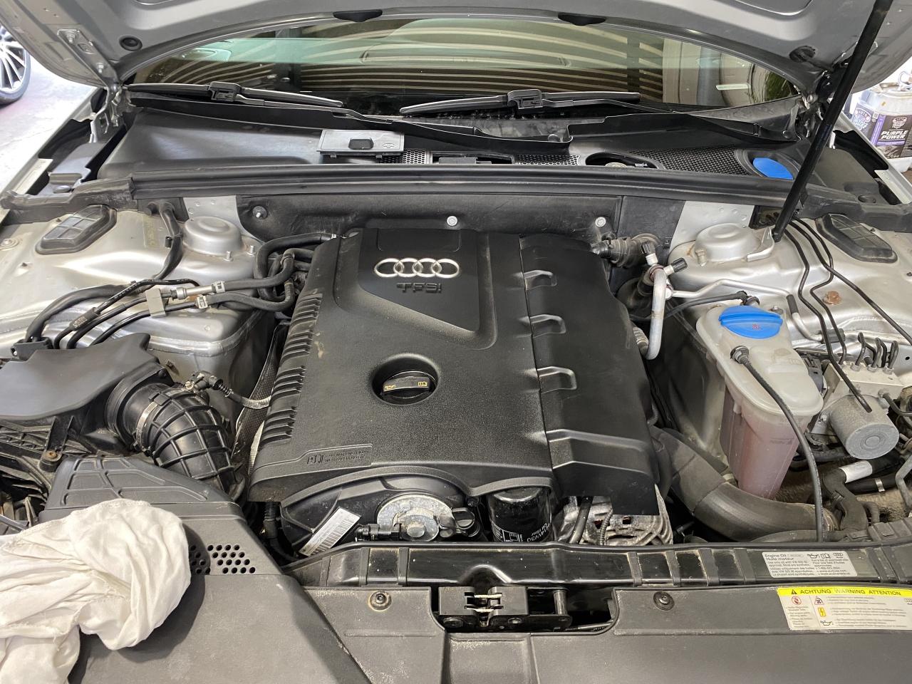 2010 Audi A4 4dr Sdn Auto quattro 2.0T Premium Photo