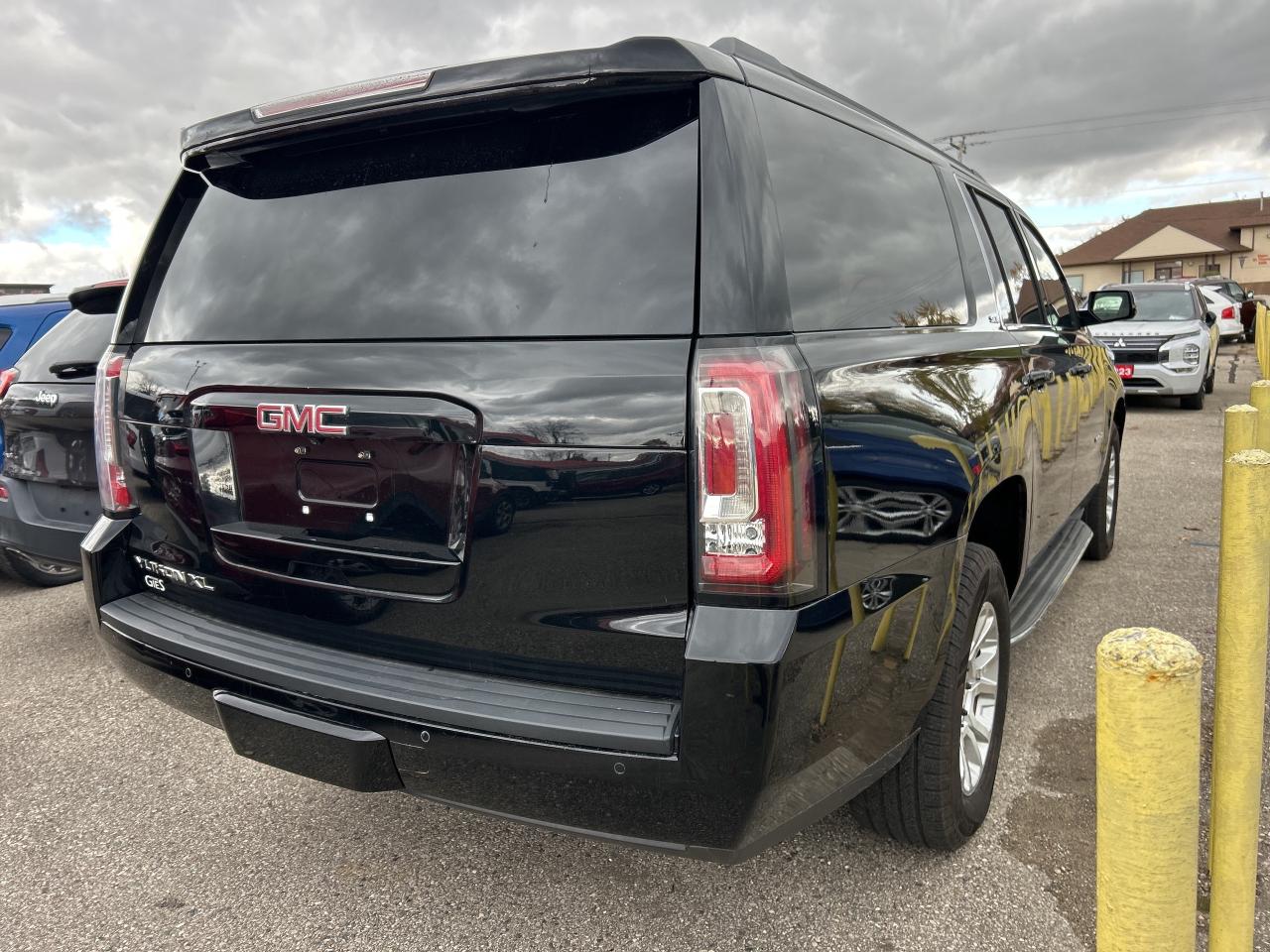 2016 GMC Yukon XL EXECUTIVE SEATING, REAR SOUND SYSTEM, REMOTE START Photo