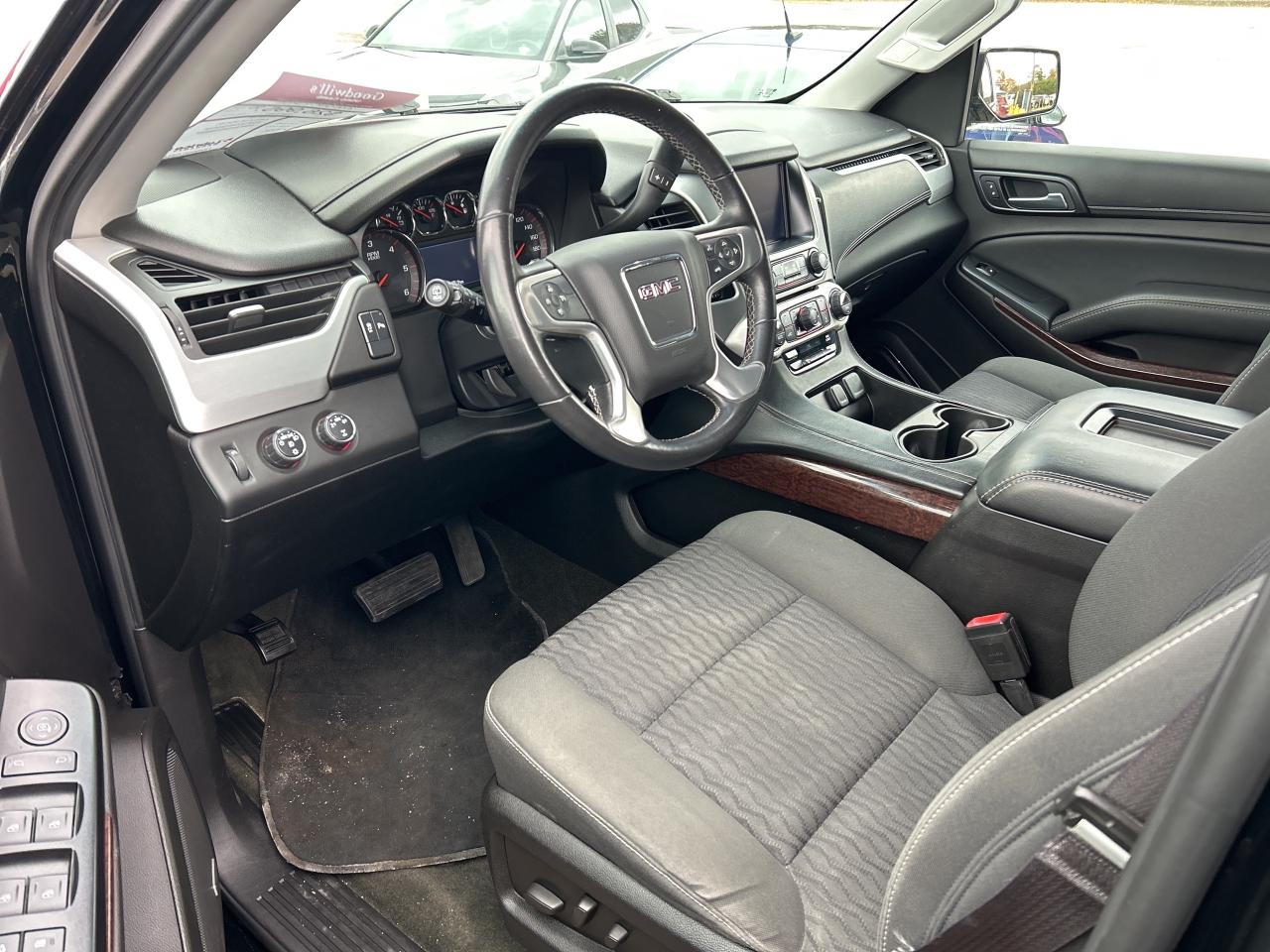 2016 GMC Yukon XL EXECUTIVE SEATING, REAR SOUND SYSTEM, REMOTE START Photo