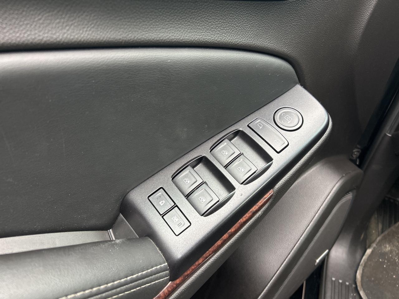 2016 GMC Yukon XL EXECUTIVE SEATING, REAR SOUND SYSTEM, REMOTE START Photo