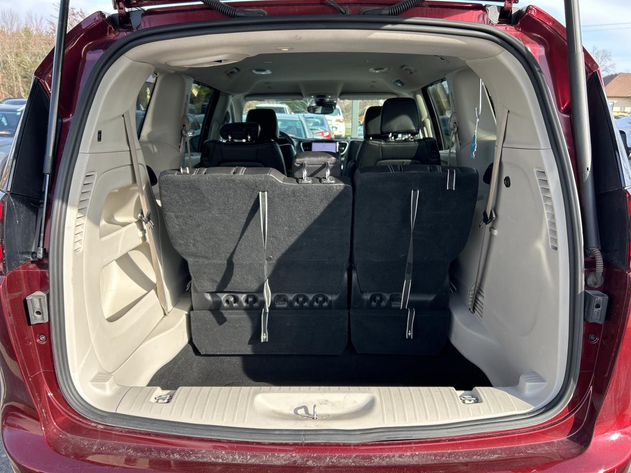 2023 Chrysler Pacifica TOURING L, CLEAN CARFAX, 7 PASSENGER, REMOTE START Photo