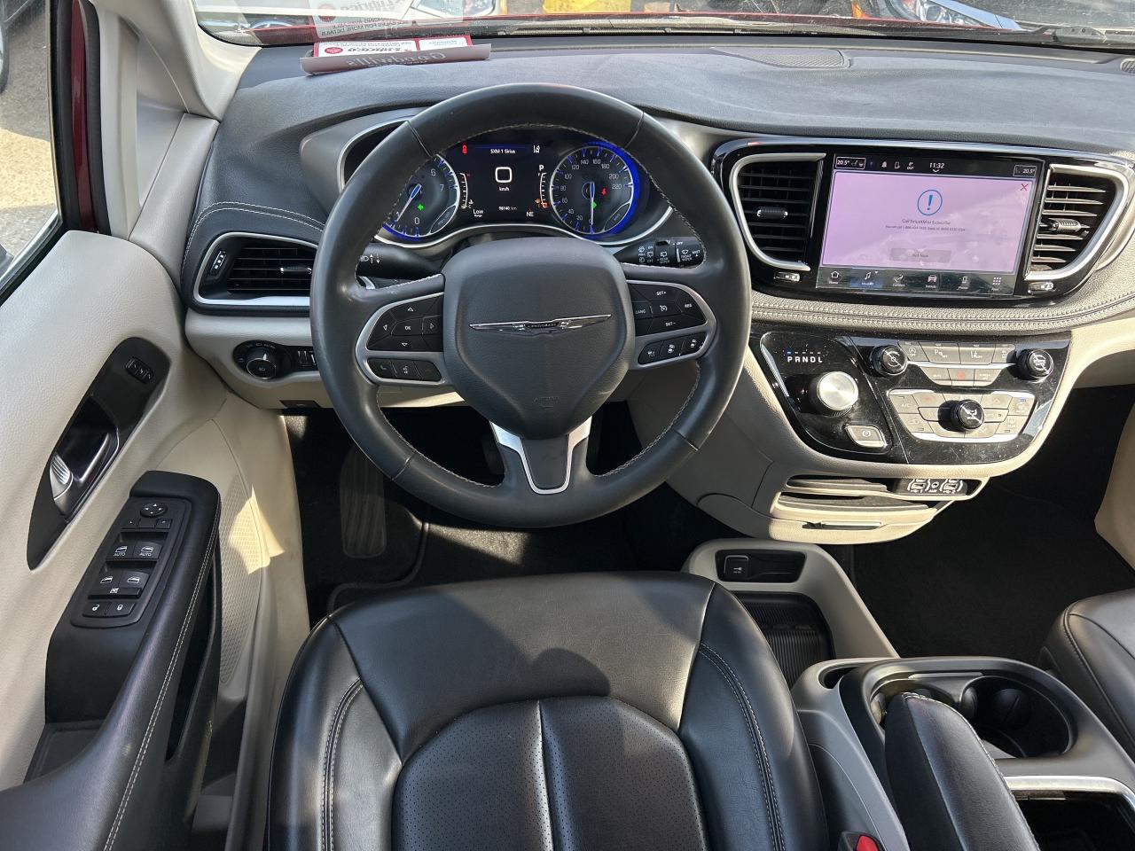 2023 Chrysler Pacifica TOURING L, CLEAN CARFAX, 7 PASSENGER, REMOTE START Photo