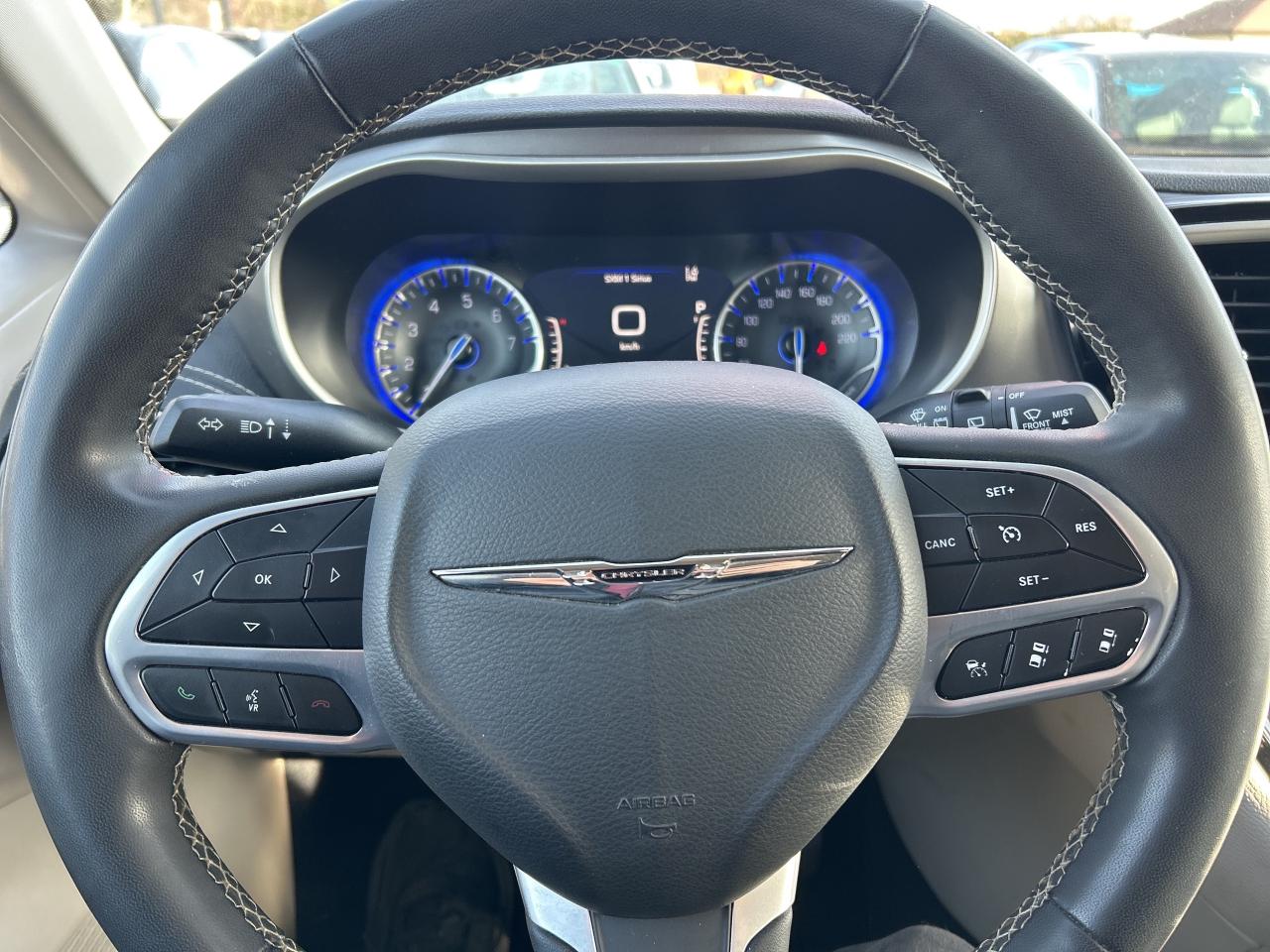 2023 Chrysler Pacifica TOURING L, CLEAN CARFAX, 7 PASSENGER, REMOTE START Photo