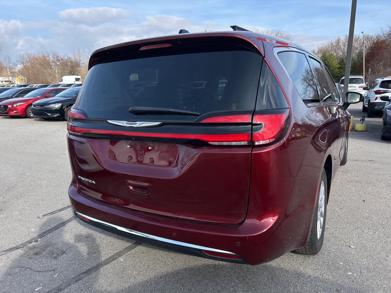 2023 Chrysler Pacifica TOURING L, CLEAN CARFAX, 7 PASSENGER, REMOTE START Photo