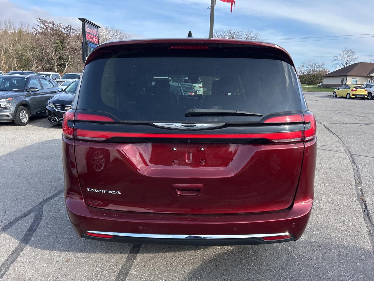 2023 Chrysler Pacifica TOURING L, CLEAN CARFAX, 7 PASSENGER, REMOTE START Photo