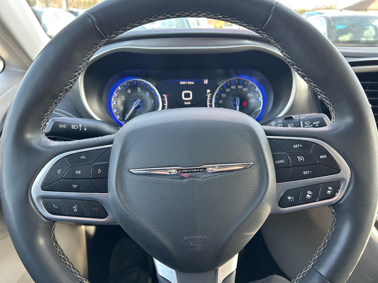 2023 Chrysler Pacifica TOURING L, CLEAN CARFAX, 7 PASSENGER, REMOTE START Photo