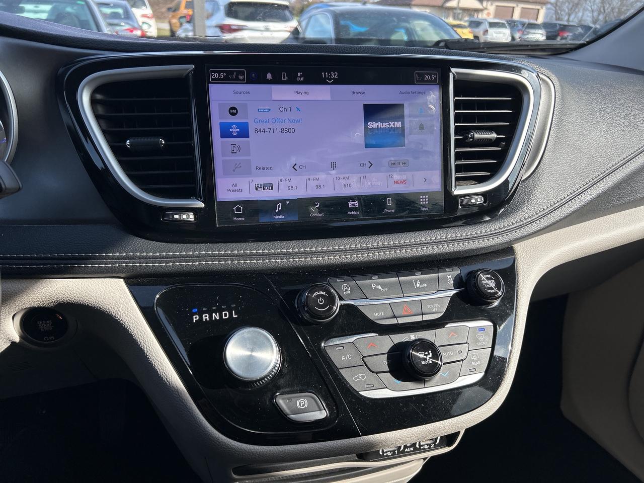 2023 Chrysler Pacifica TOURING L, CLEAN CARFAX, 7 PASSENGER, REMOTE START Photo