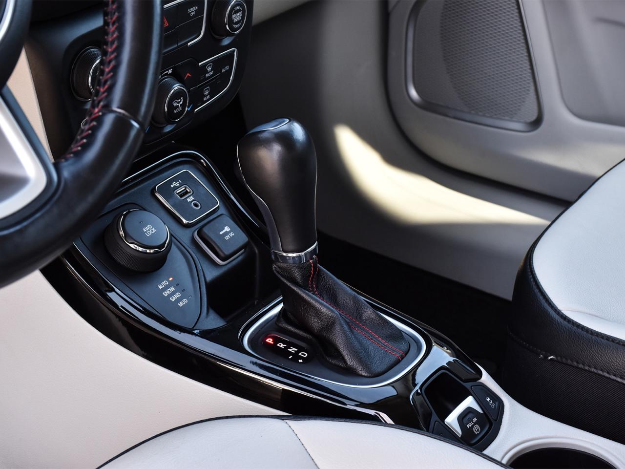 2021 Jeep Compass Limited 4x4 ~Heated Leather ~Bluetooth ~Camera Photo