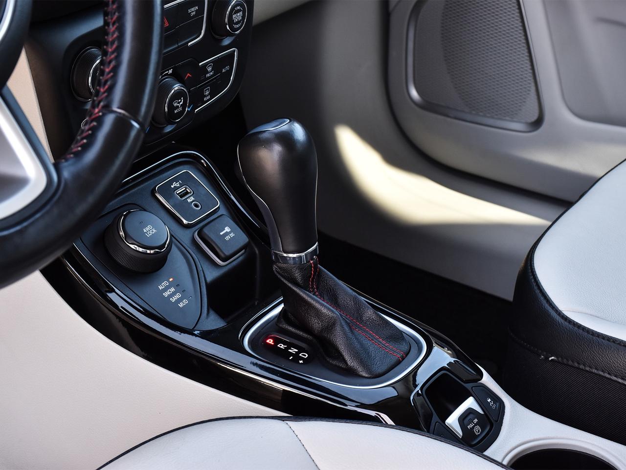 2021 Jeep Compass Limited 4x4 ~Heated Leather ~Bluetooth ~Camera Photo