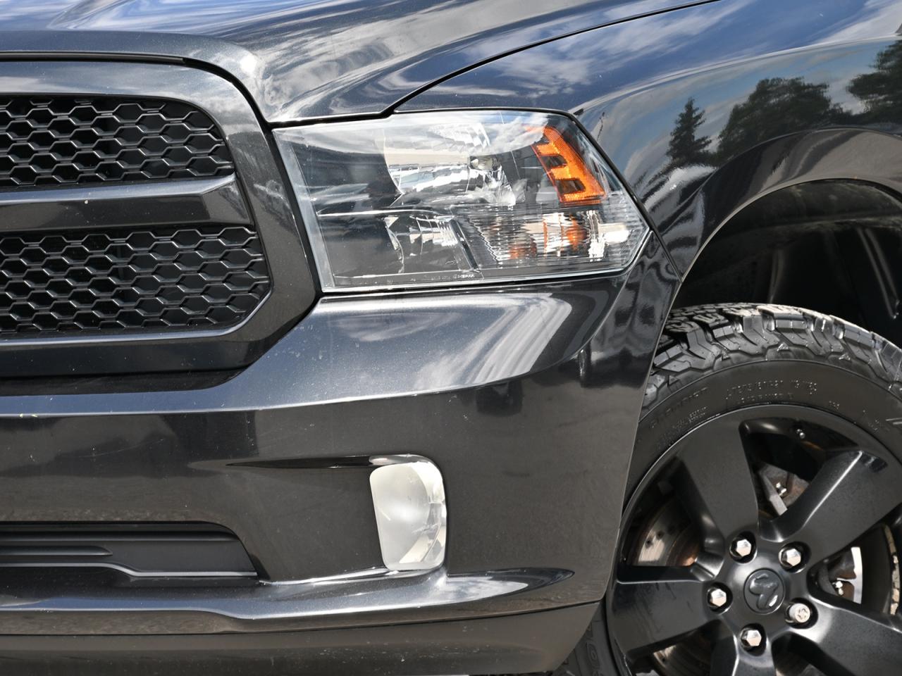 2018 RAM 1500 Express Crew Cab 4x4 ~HEMI ~Camera ~Bluetooth ~20s Photo