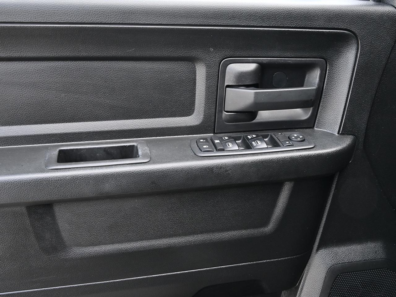 2018 RAM 1500 Express Crew Cab 4x4 ~HEMI ~Camera ~Bluetooth ~20s Photo