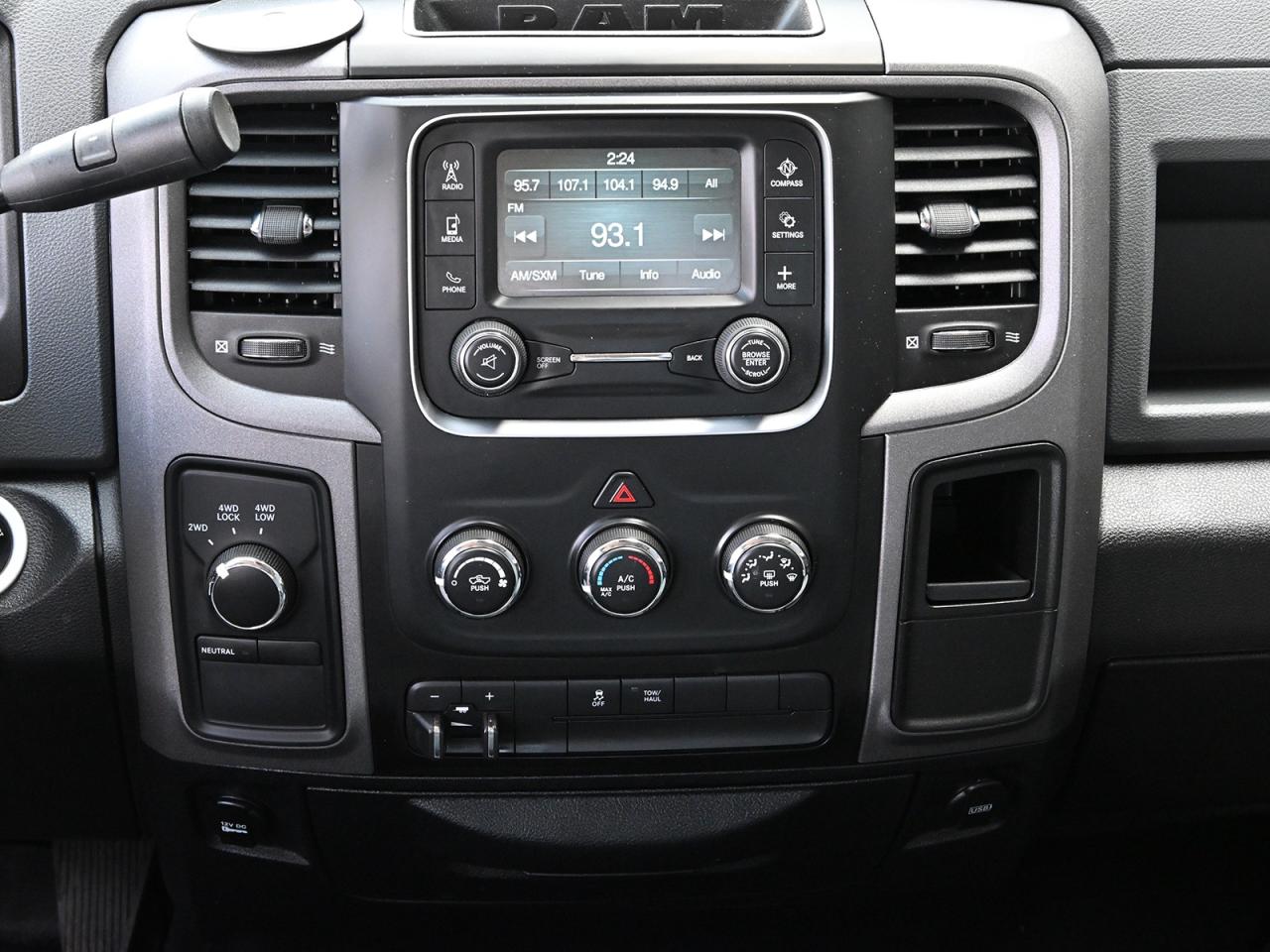 2018 RAM 1500 Express Crew Cab 4x4 ~HEMI ~Camera ~Bluetooth ~20s Photo