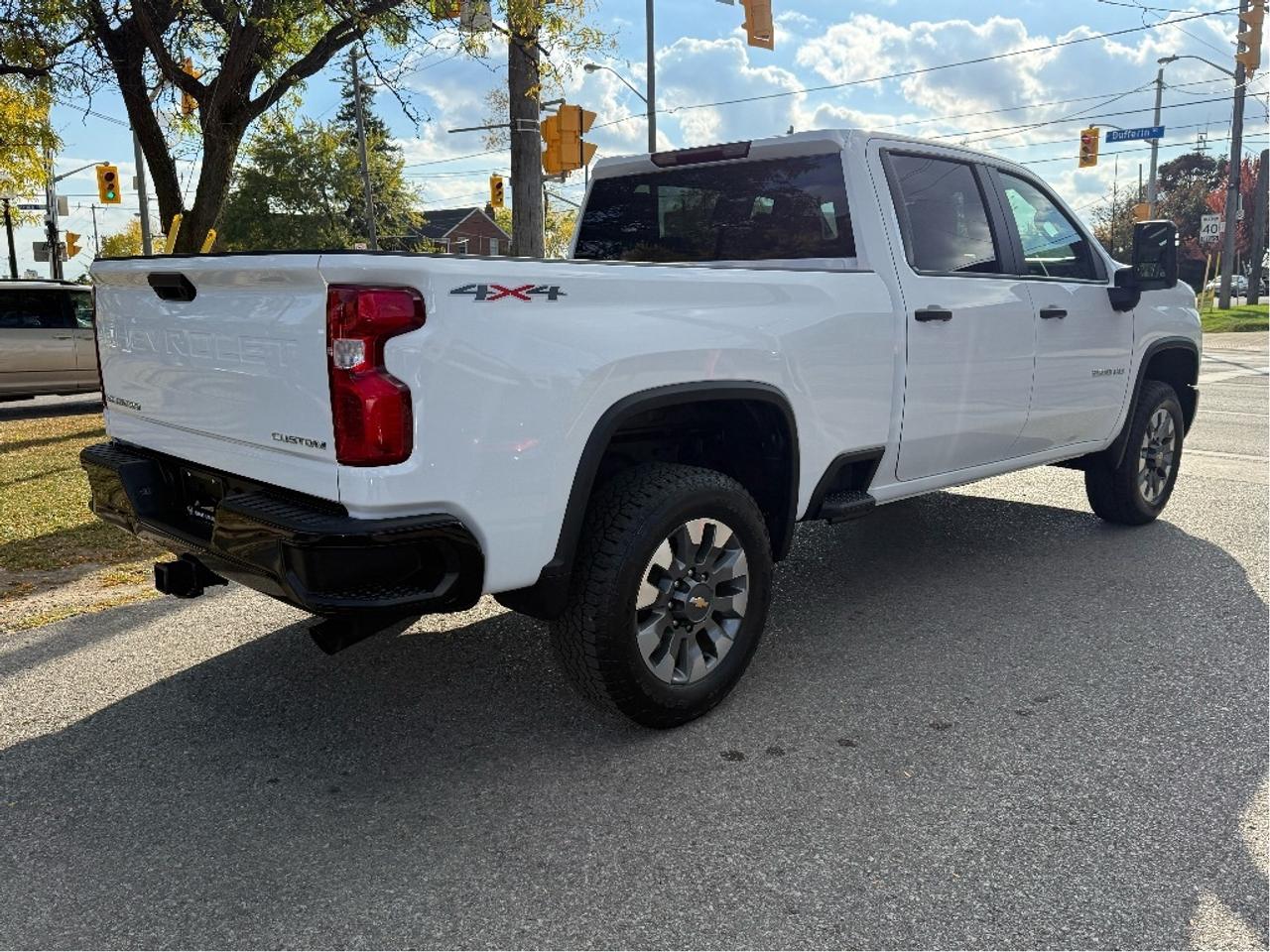 2024 Chevrolet SILVERADO 2500HD LongBox CrewCab Warranty LowKM CleanCarfax Photo