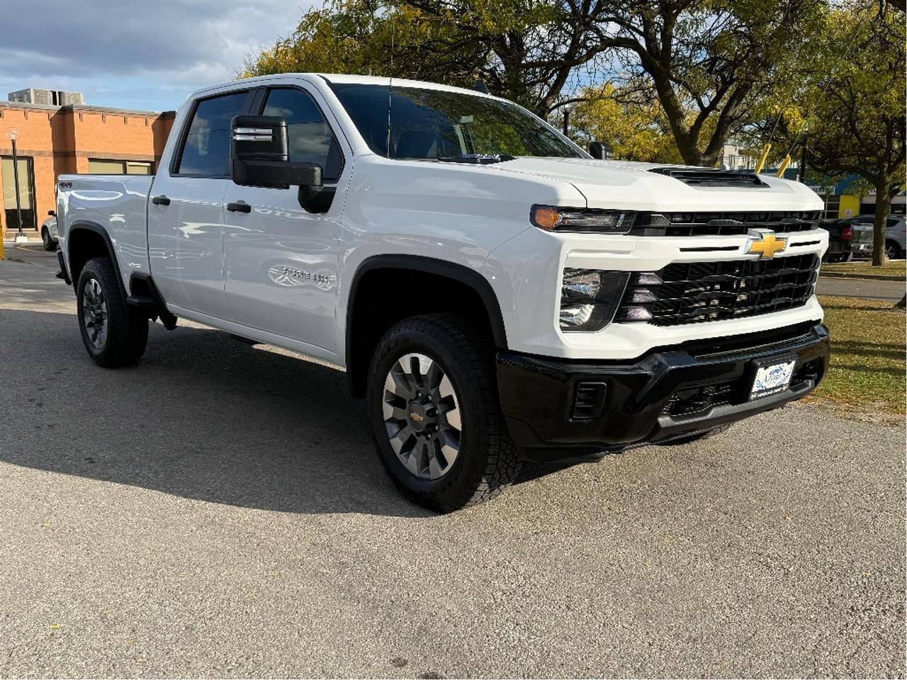 2024 Chevrolet SILVERADO 2500HD LongBox CrewCab Warranty LowKM CleanCarfax Photo