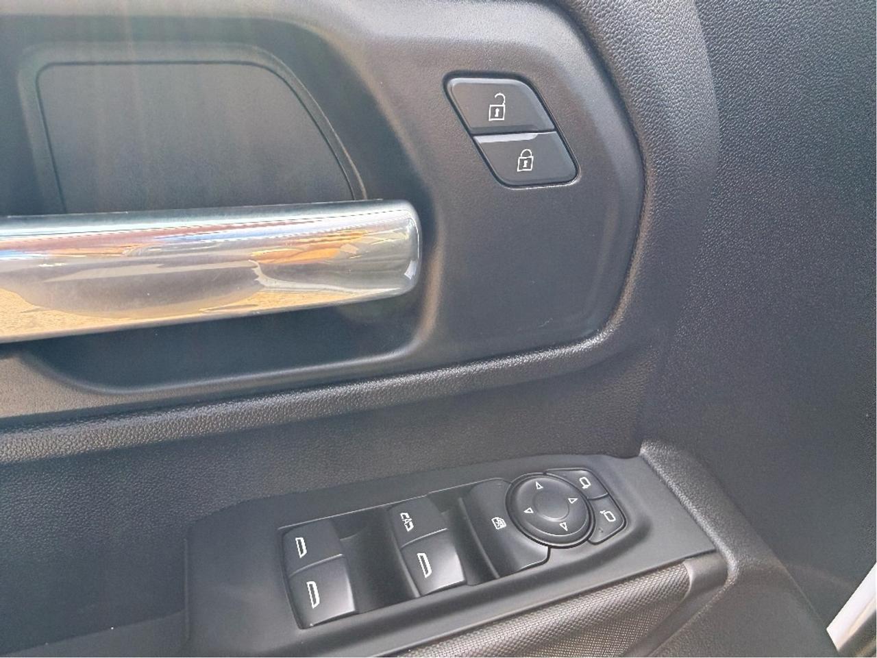 2024 Chevrolet SILVERADO 2500HD LongBox CrewCab Warranty LowKM CleanCarfax Photo