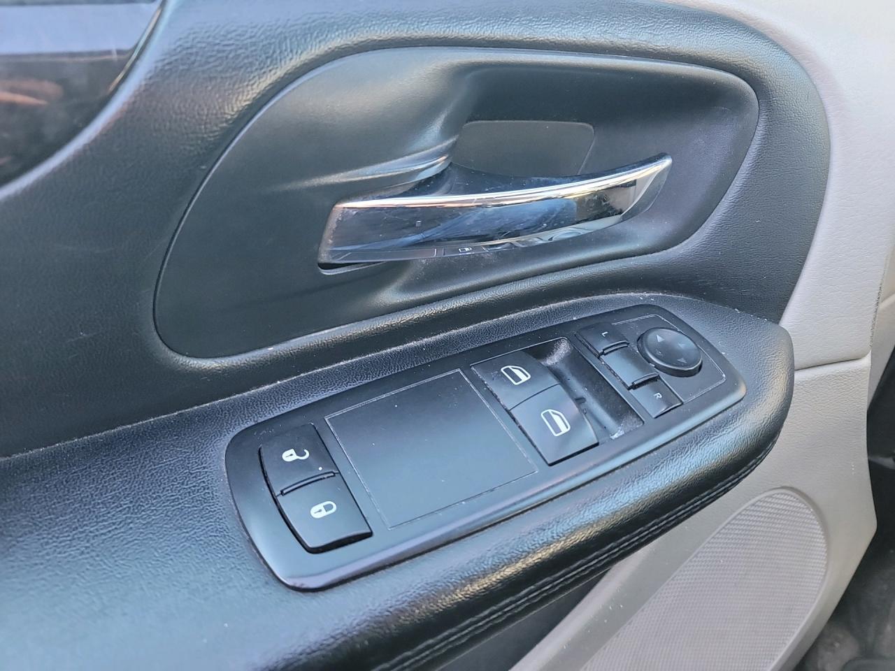 2014 Dodge Grand Caravan Wgn SE Photo