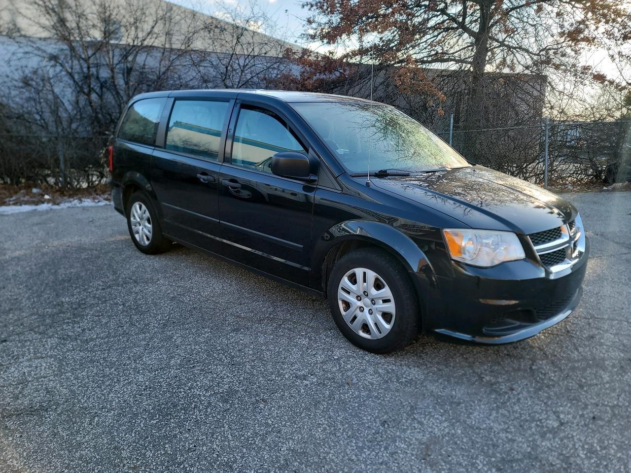 2014 Dodge Grand Caravan Wgn SE Photo2