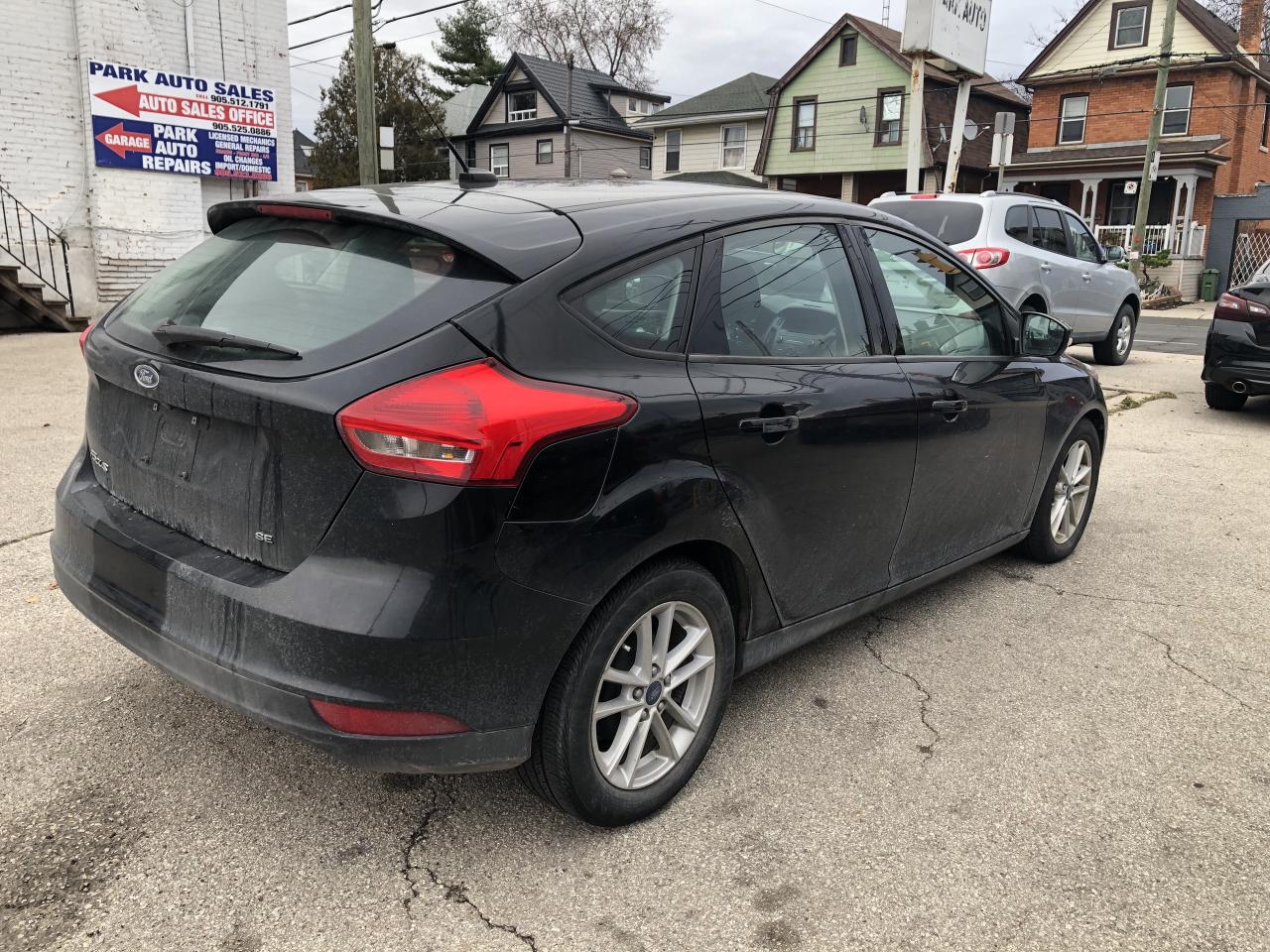 2017 Ford Focus 5DR HB SE Photo